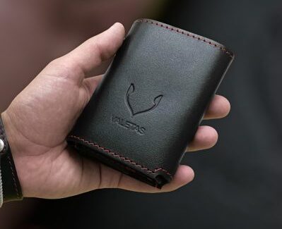 Jaki portfel wybrać na prezent dla mężczyzny? Podpowiadamy, co się liczy naprawdę